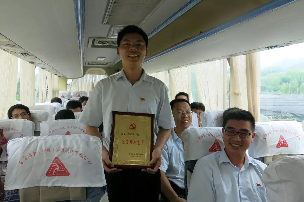 黨員立潮頭，領(lǐng)跑當(dāng)先鋒之三十一｜吳長錫：車間走出來的領(lǐng)航者