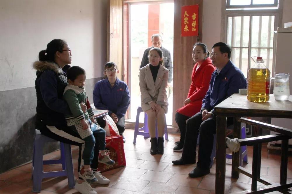 三寶集團黨委開展“暖心工程”，走訪慰問困難黨員和職工